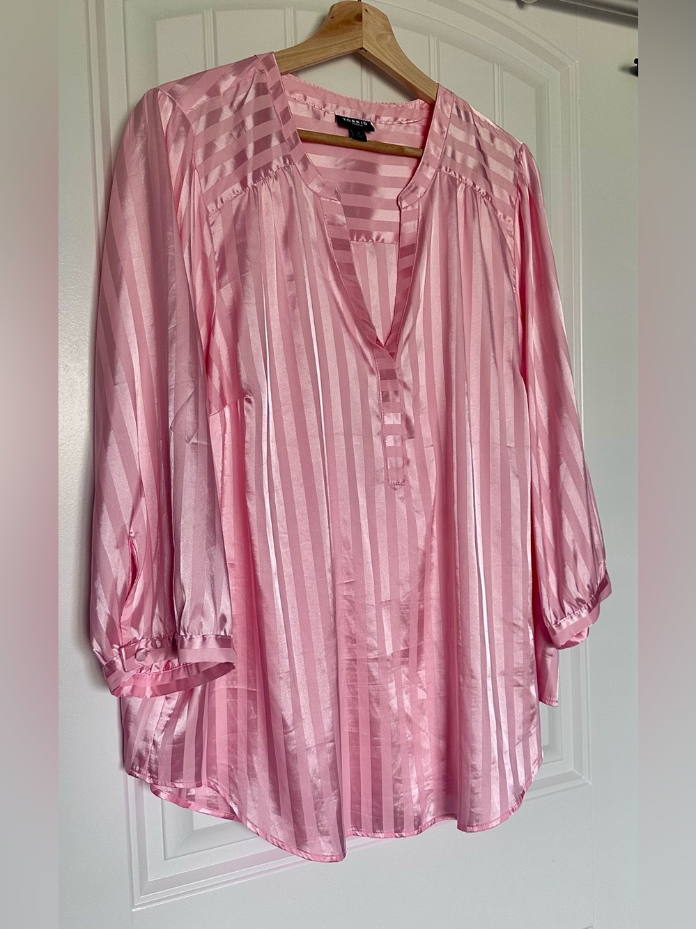 Torrid Harper Pink Satin Stripe Blouse Women’s Size 2 Plus Size